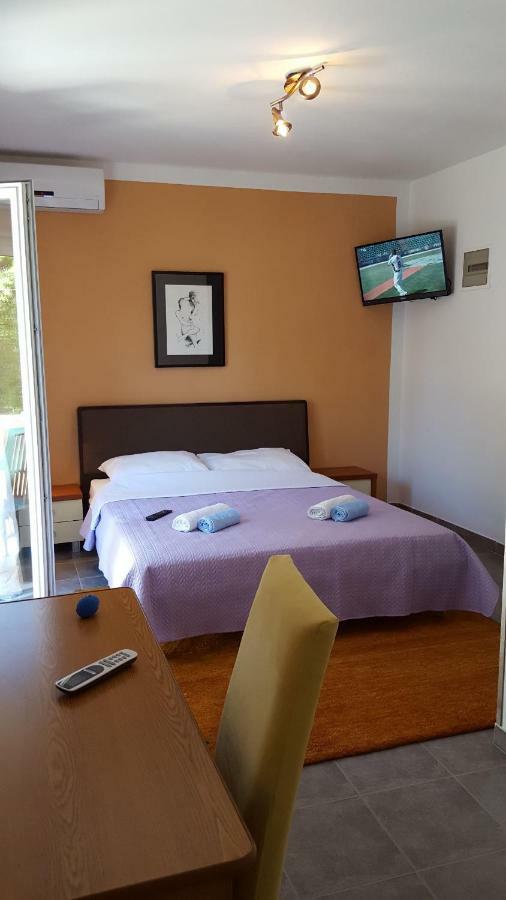 Pansion Kaleb Bed and Breakfast Brbinj Exterior foto