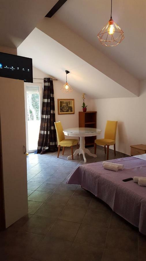 Pansion Kaleb Bed and Breakfast Brbinj Exterior foto
